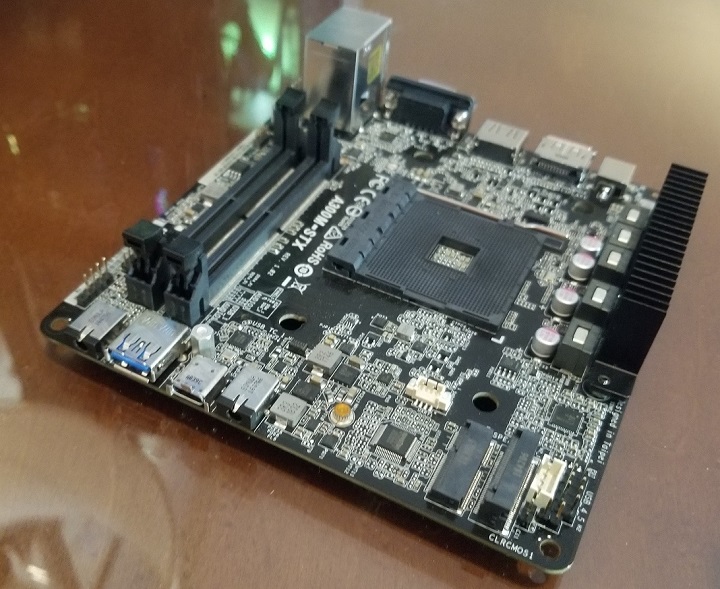 123621-asrock-deskmini-a300-5s.jpg