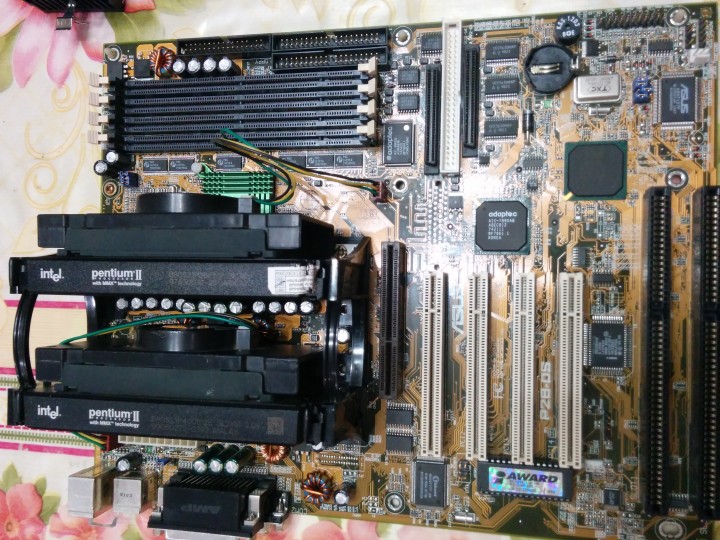 Dual Slot 1 Pentium II + Asus P2B-DS