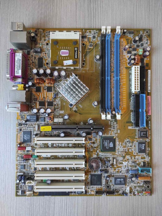 Asus a7n8x-e deluxe.jpg