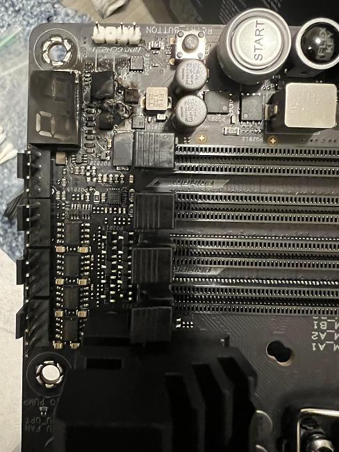 ASUS-ROG-Maximus-Z690-HERO-Motherboard-Burn-Damage-_4.jpg